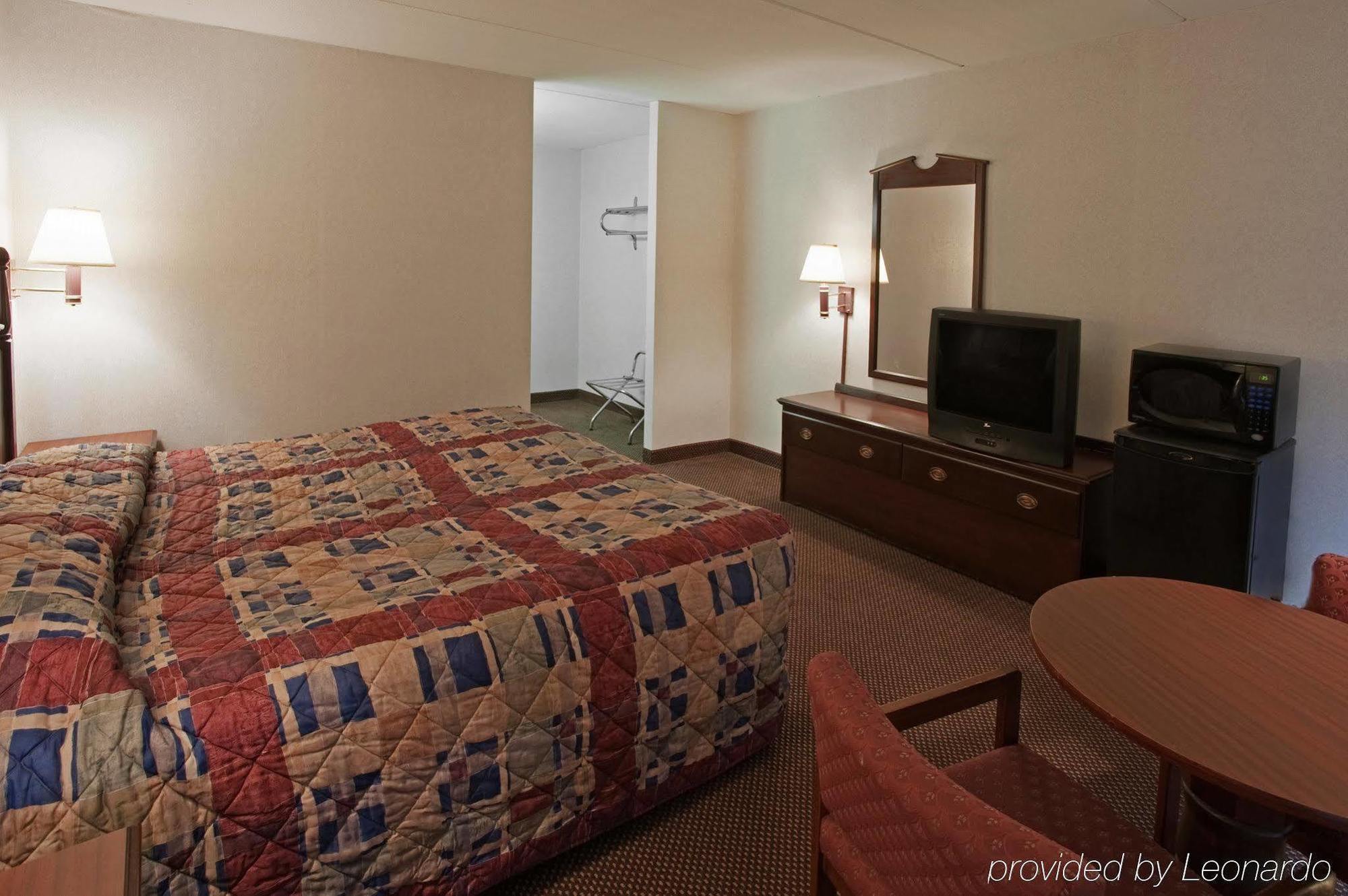Red Roof Inn Reading Phòng bức ảnh